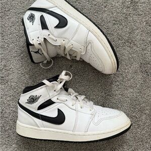 Nike Kids White and Black Sneakers